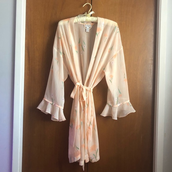 La sends sheer floral robe - Picture 1 of 1